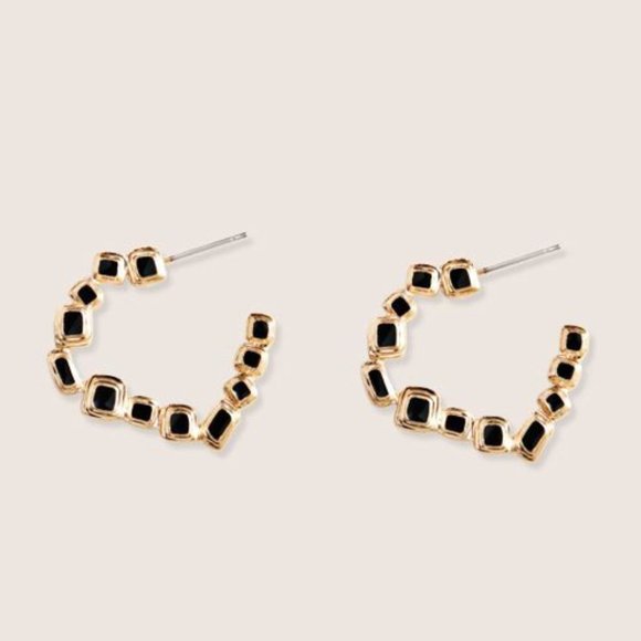 gold C-shape paint earrings black resin small squa - Picture 1 of 3